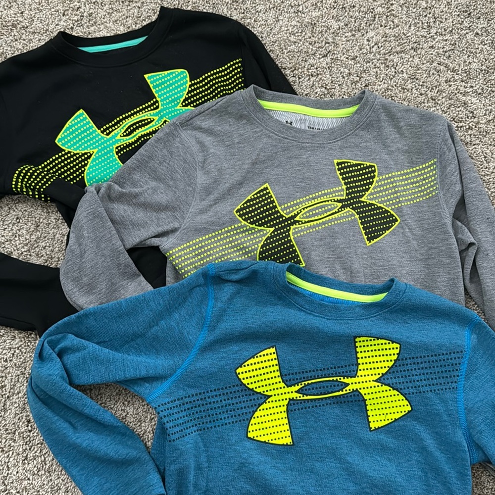 Bundle of 3 Under Armour lightweight sweatshirt/Coldgear long sleeves Youth S
